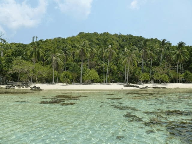 mejores playas karimun jawa