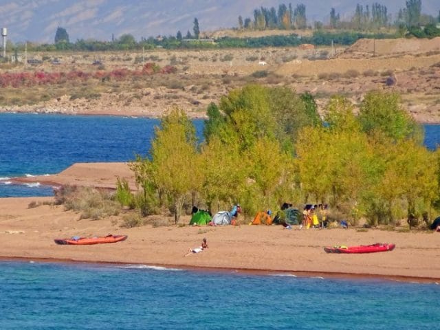 la-mejor-gu-a-para-visitar-issyk-kul-y-el-ca-n-skazka-fairytale
