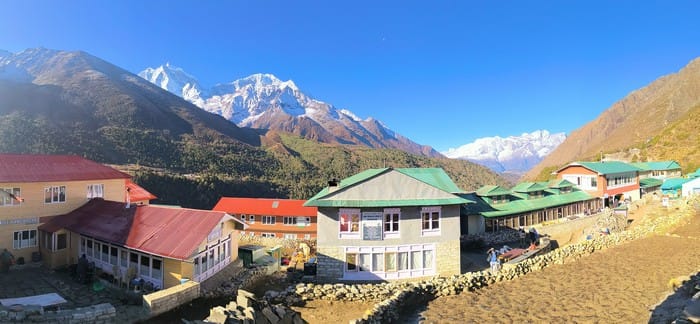 trekking everest base camp
