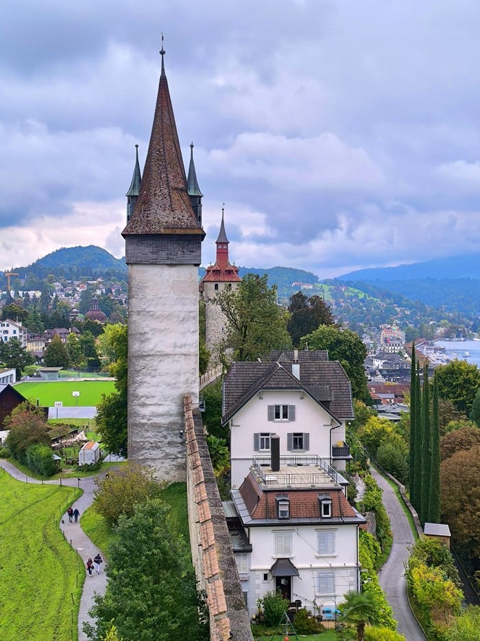 muralla lucerna suiza