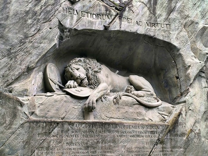 monumento al leon lucerna