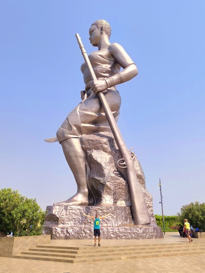 monumento amazona cotonou
