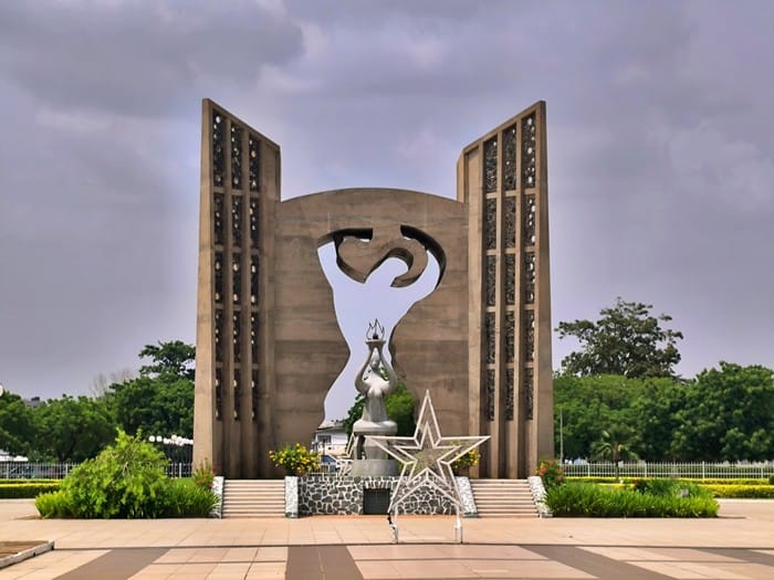 monumento independencia lome
